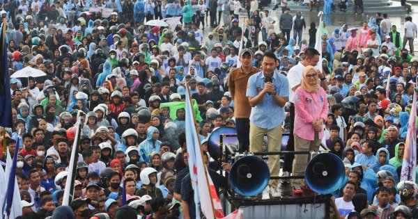 Fatmawati Rusdi Tegaskan ke Ribuan Warga; Pilih Nomor 2 untuk Sulsel dan Makassar