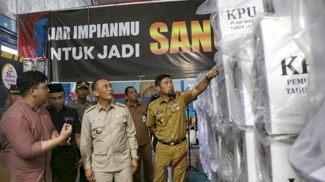 Tinjau Gudang Logistik KPU, Pjs Wali Kota Makassar Pastikan Keamanan Pilkada