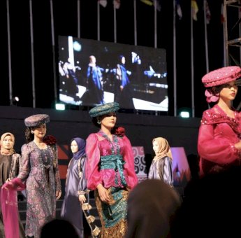 F8 Makassar Beri Panggung Fashion Show untuk UMKM Butik Lokal Sulsel