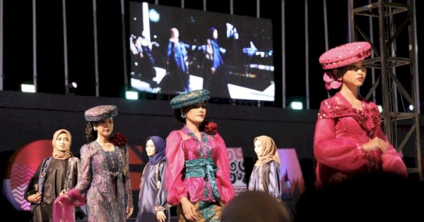 F8 Makassar Beri Panggung Fashion Show untuk UMKM Butik Lokal Sulsel