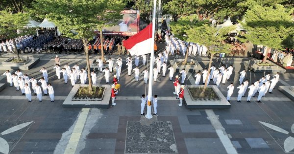 Pasukan Paskibraka Tim Cakra Berhasil Turunkan Sang Merah Putih di Makassar