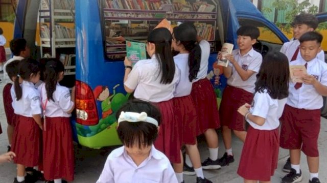 Tingkatkan Budaya Membaca, Mobil Perpustakaan Keliling Kunjungi Tiga Sekolah