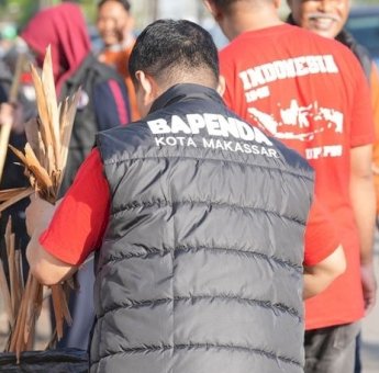 Jaga Kebersihan Kota, Pegawai Bapenda Gelar Aksi Bersih-Bersih di Jalan Sultan Abdullah Raya