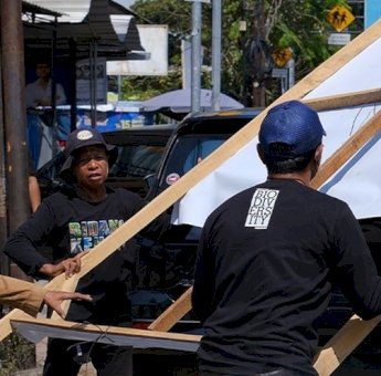 Tertibkan Tata Ruang Kota, Bapenda Makassar Turunkan Reklame di Sejumlah Titik