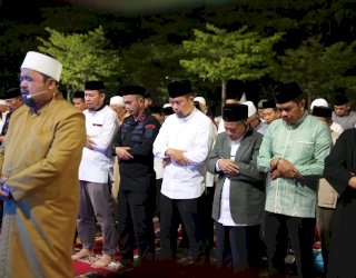 Pjs Wali Kota Ikut Salat Subuh Berjemaah Bareng Masyarakat di Anjungan City Of Makassar