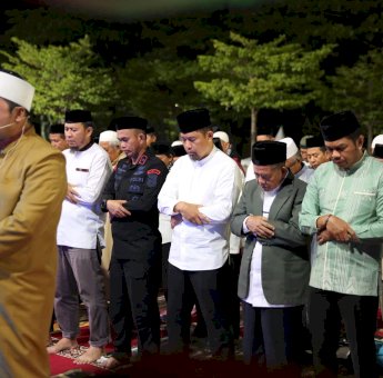Pjs Wali Kota Ikut Salat Subuh Berjemaah Bareng Masyarakat di Anjungan City Of Makassar