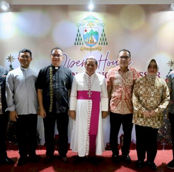 Tunjukkan Toleransi dan Kebersamaan pada Momentum Natal, Danny Pomanto Hadiri Open House Keuskupan Agung Makassar