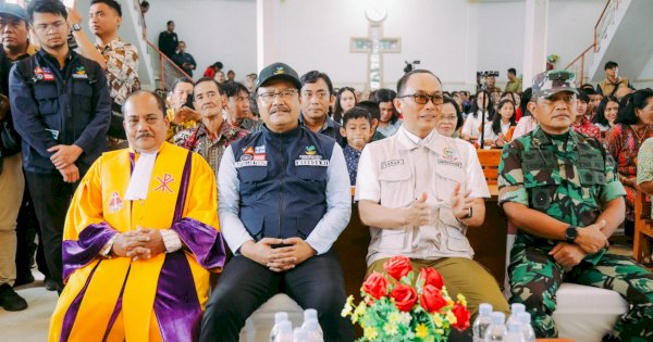 Natal, Gus Ipul Berbagi Kasih untuk Korban Banjir Makassar dari Gereja