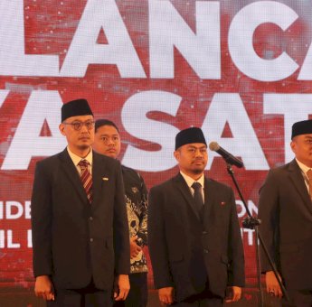 Kepala Bappeda Zulkifli Nanda Terima Penghargaan Satyalencana Karya Satya dari Presiden RI