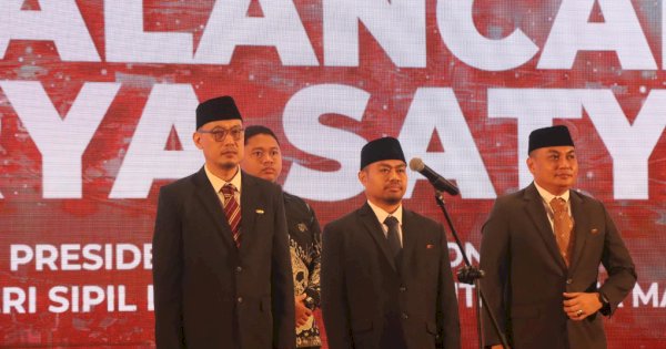 Kepala Bappeda Zulkifli Nanda Terima Penghargaan Satyalencana Karya Satya dari Presiden RI