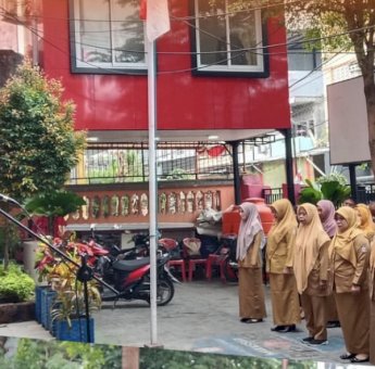 Sekcam Bontoala Sampaikan Program Prioritas Kecamatan Saat Pimpin Apel Pagi