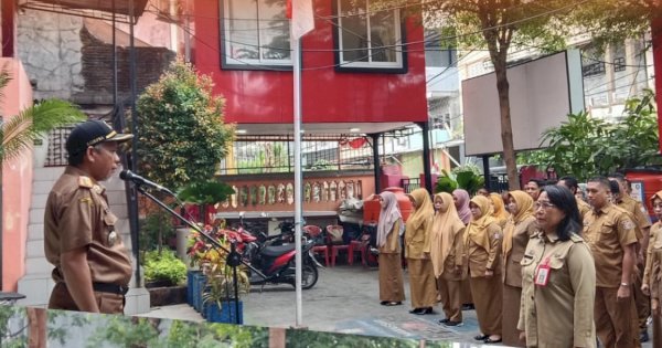 Sekcam Bontoala Sampaikan Program Prioritas Kecamatan Saat Pimpin Apel Pagi