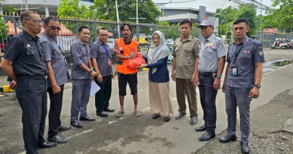 Perumda Parkir Makassar Raya Salurkan Paket Sembako Ramadhan ke Jukir Resmi