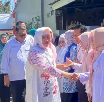 Plt Kadis DPPKB Makassar Dampingi Ketua TP PKK dalam Kunjungan ke Posyandu Palem