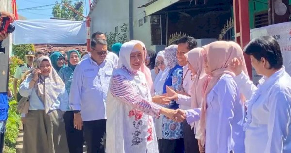Plt Kadis DPPKB Makassar Dampingi Ketua TP PKK dalam Kunjungan ke Posyandu Palem