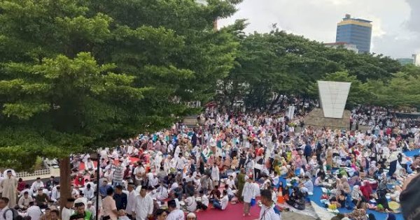 Kepala Kesbangpol Makassar Hadiri Maulid Akbar Nabi Muhammad SAW 1446 H di Pantai Losari: Jaga Keberagaman di Kota Makassar