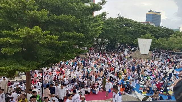 Kepala Kesbangpol Makassar Hadiri Maulid Akbar Nabi Muhammad SAW 1446 H di Pantai Losari: Jaga Keberagaman di Kota Makassar