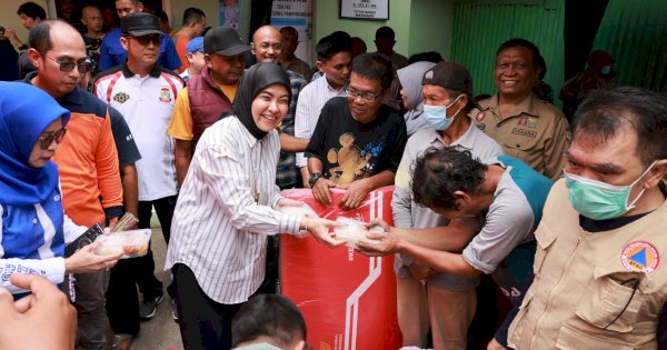 Aliyah Mustika Ilham Perdana Temui Warga Pasca Pelantikan, Salurkan Bantuan untuk Korban Kebakaran di Mariso