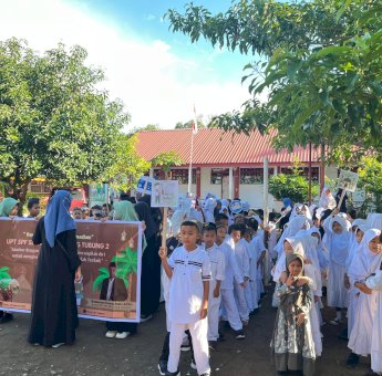 Ratusan Siswa SD Inpres Kalang Tubung 2 Pawai Semarak Sambut Bulan Suci Ramadan