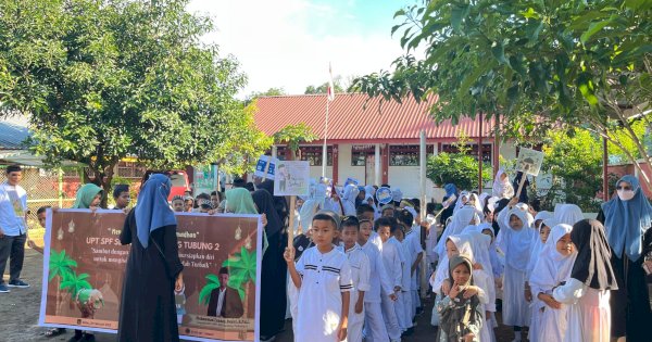 Ratusan Siswa SD Inpres Kalang Tubung 2 Pawai Semarak Sambut Bulan Suci Ramadan