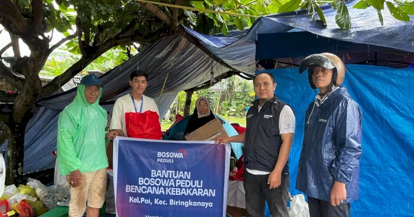 Bukti Kepedulian, Bosowa Salurkan Bantuan ke Korban Kebakaran di Dua Kecamatan