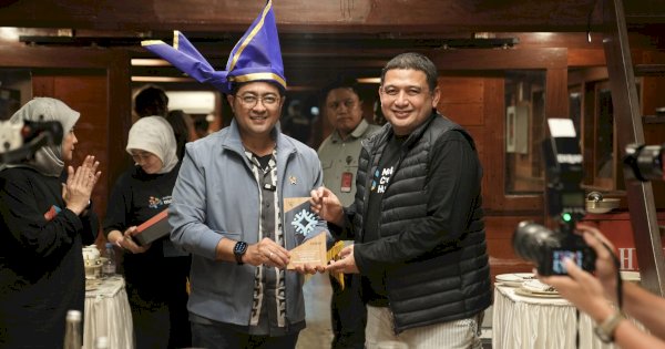 Wali Kota Munafri & Menrekraf Bahas Ekonomi Kreatif di Laut Makassar