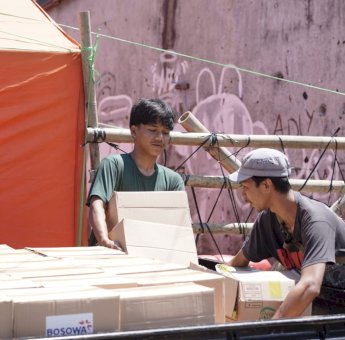 Bosowa Peduli Salurkan Bantuan untuk Korban Kebakaran di Balang Baru