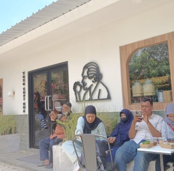 Lebih dari Kafe, Kopi Oma Jadi Ruang Kolaborasi Kreatif