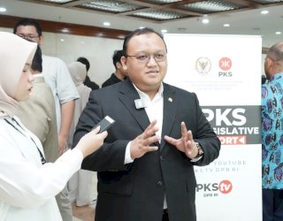 Kholid Soroti Ekonomi Global, Minta Kebijakan Impor Lebih Selektif