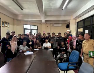 Warga Bitoa Unjuk Rasa, Keluhannya Diterima Langsung Oleh Ketua Fraksi PKS