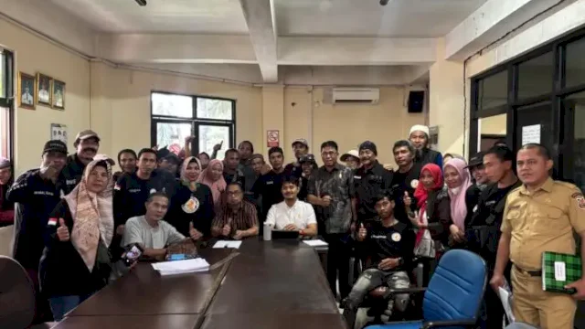 Warga Bitoa Unjuk Rasa, Keluhannya Diterima Langsung Oleh Ketua Fraksi PKS