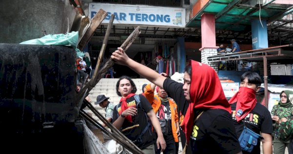 Lewat karya Bakti TNI, Wali Kota Munafri Tekankan Jaga Kebersihan Lingkungan