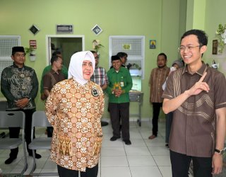 Dari Panggung Pemerintahan ke Madrasah: Indira Tak Pernah Berhenti Bergerak