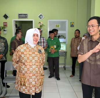 Dari Panggung Pemerintahan ke Madrasah: Indira Tak Pernah Berhenti Bergerak