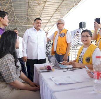 Pemkot Makassar dan Lions Club Bagikan 20.000 Kacamata Gratis untuk Siswa SD-SMP