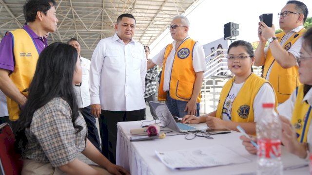 Pemkot Makassar dan Lions Club Bagikan 20.000 Kacamata Gratis untuk Siswa SD-SMP