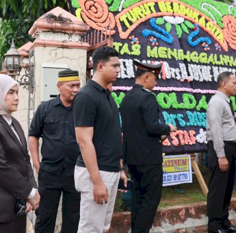 Aliyah Mustika Saksikan Langsung Pelepasan Jenazah Komjen (Purn) Jusuf Manggabarani ke Jakarta