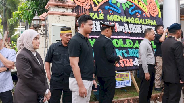 Aliyah Mustika Saksikan Langsung Pelepasan Jenazah Komjen (Purn) Jusuf Manggabarani ke Jakarta