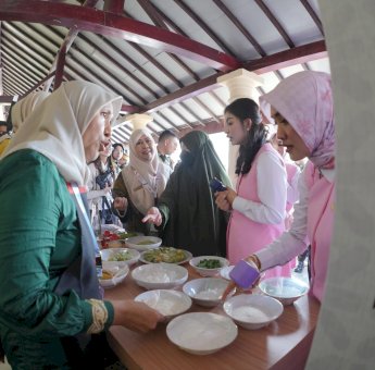 Selvi Ananda Puji Kearifan Lokal Sulsel di Acara Warna Budaya di Makassar