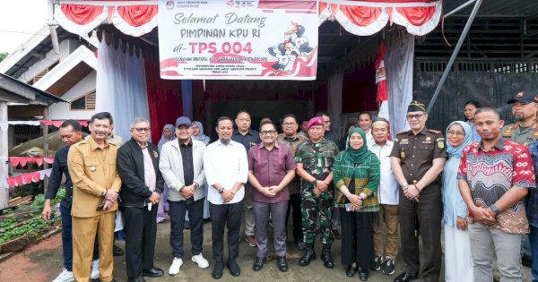 Gubernur Sulsel Tinjau Langsung Proses Pencoblosan PSU di Kota Palopo