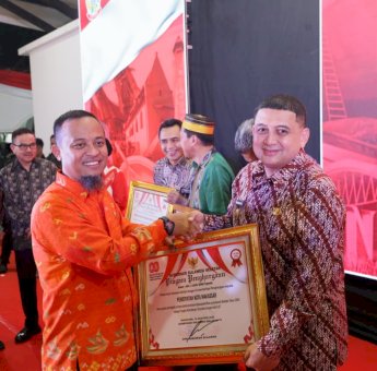 Pemkot Makassar Raih Penghargaan Tingkat Kemiskinan Terendah di Sulsel