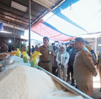 Sidak Pasar Pa’baeng-baeng, Wali Kota Munafri Pastikan Harga Pangan Stabil