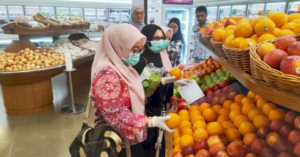 DKP Makassar Uji Sampel PSAT di Pusat Perbelanjaan