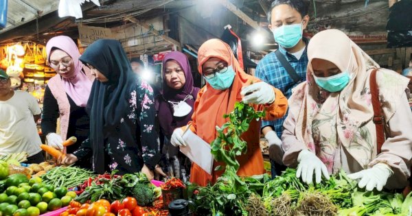 Pastikan Aman untuk Warga, Tim DKP Makassar Sasar Pengawasan PSAT di Pasar Toddopuli