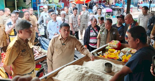 Nirman Mungkasa Dampingi Walikota Makassar Sidak di Pasar Pabaeng-baeng:  Pastikan Harga Pangan Stabil