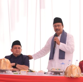 Mensos Saifullah Yusuf Serahkan Bantuan Rumah Knockdown untuk Nelayan Untia Makassar