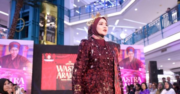 Dekranasda Makassar Pamerkan Tenun Bombang dan Tenun Lontara di Wastra Arajang 2025