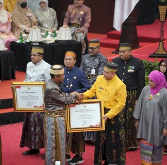 Hari Jadi Sulsel ke-356, Pemkot Makassar Borong Tiga Penghargaan Bergengsi