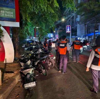 Tindak Parkir Liar, Dishub Makassar Tertibkan Jukir dan Kendaraan di Dua Lokasi