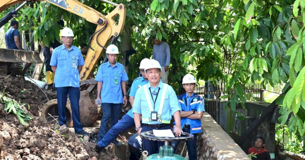 Plt Dirut PDAM Makassar Hamzah Ahmad Tinjau Pengerjaan Koneksi Pipa Jembatan PLTU Tello